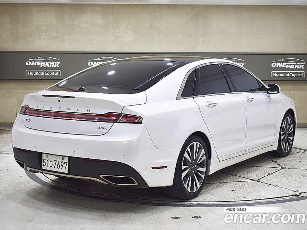 Lincoln New MKZ Hybrid (10.2019)