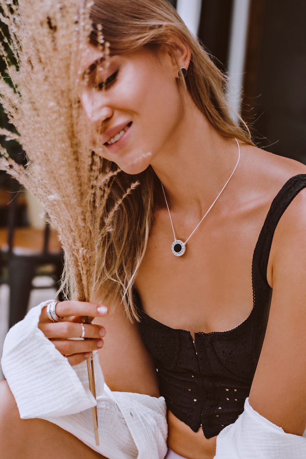 Колье «Лунный цикл» с белым перламутром и черной эмалью