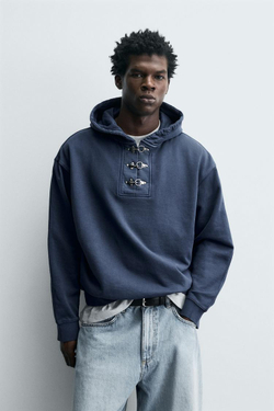ZARA ХУДИ С КАПЮШОНОМ И НАВЕСНЫМИ ПЕТЛЯМИ, ЛИНЯЛЫЙ СИНИЙ