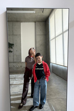 ZARA ТОЛСТОВКА С МОЛНИЕЙ И РЕЛЬЕФНЫМ ПРИНТОМ, КРАСНЫЙ