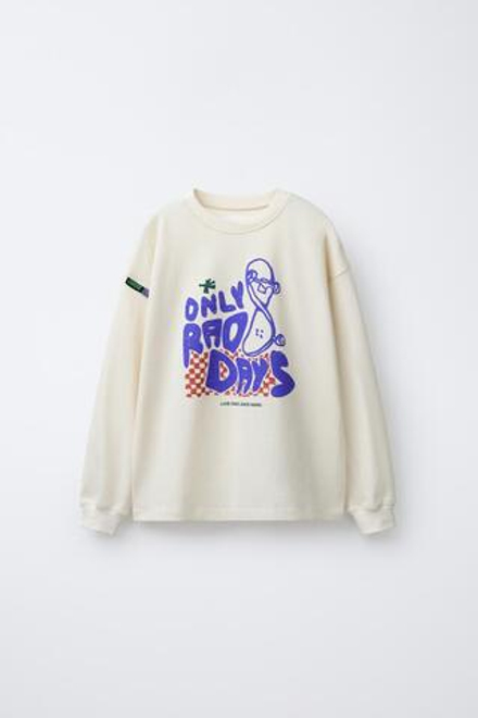 ZARA ФУТБОЛКА С ПРИНТОМ И НАШИВКОЙ, ЭКРЮ