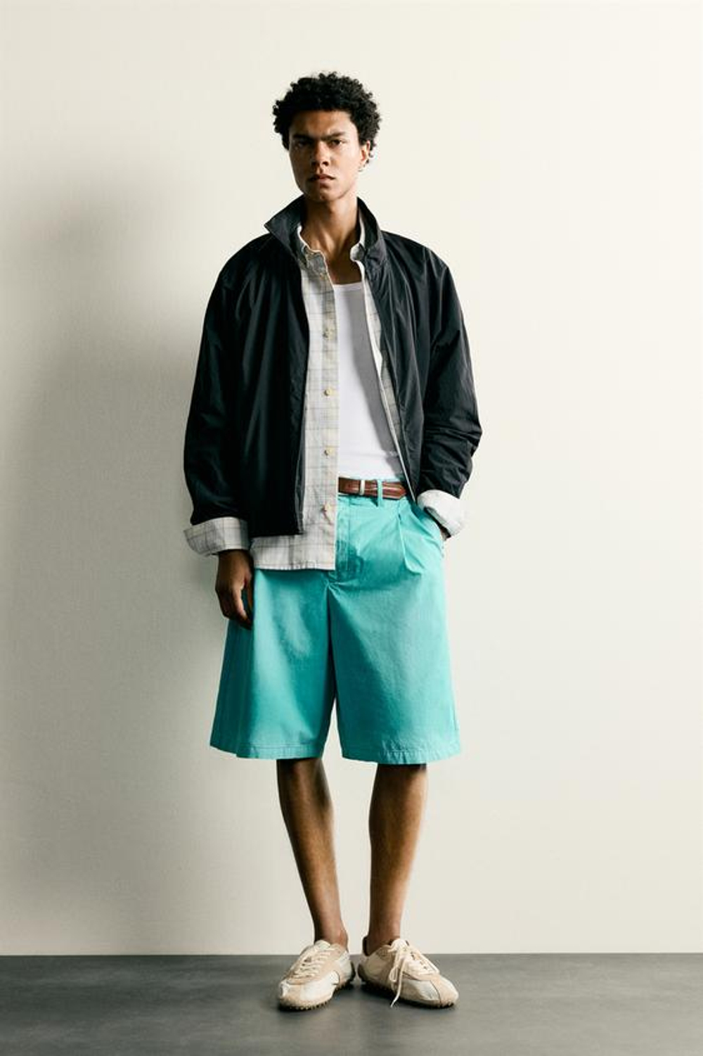 ZARA ШОРТЫ RELAXED FIT СО СКЛАДКАМИ И ЭФФЕКТОМ ПОТЕРТОСТИ, БИРЮЗОВЫЙ