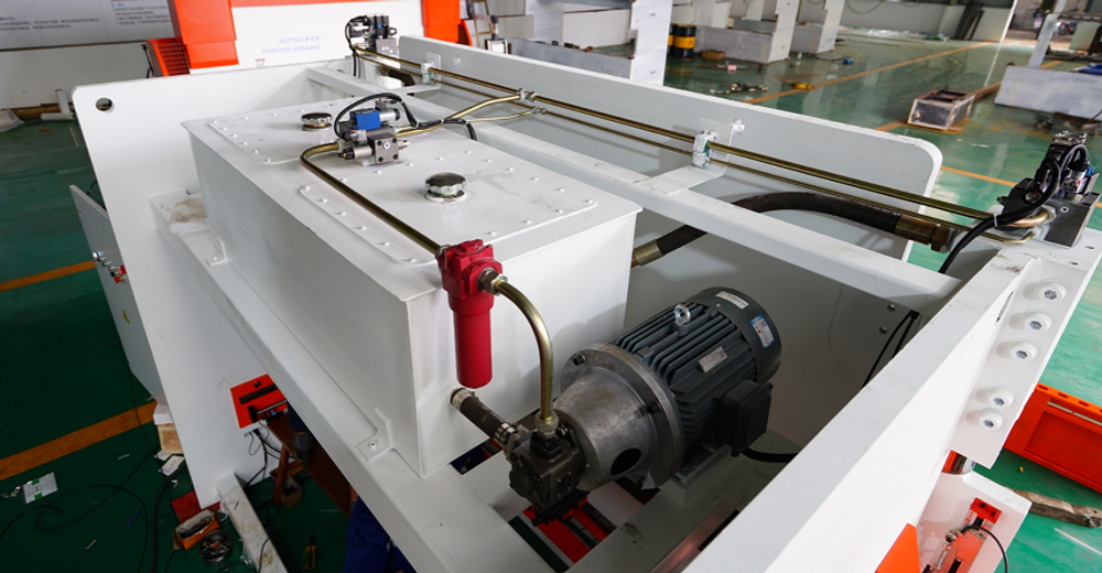 Гидравлический листогибочный пресс с ЧПУ и автоматической компенсацией прогиба MetMachine SBPA-12532D