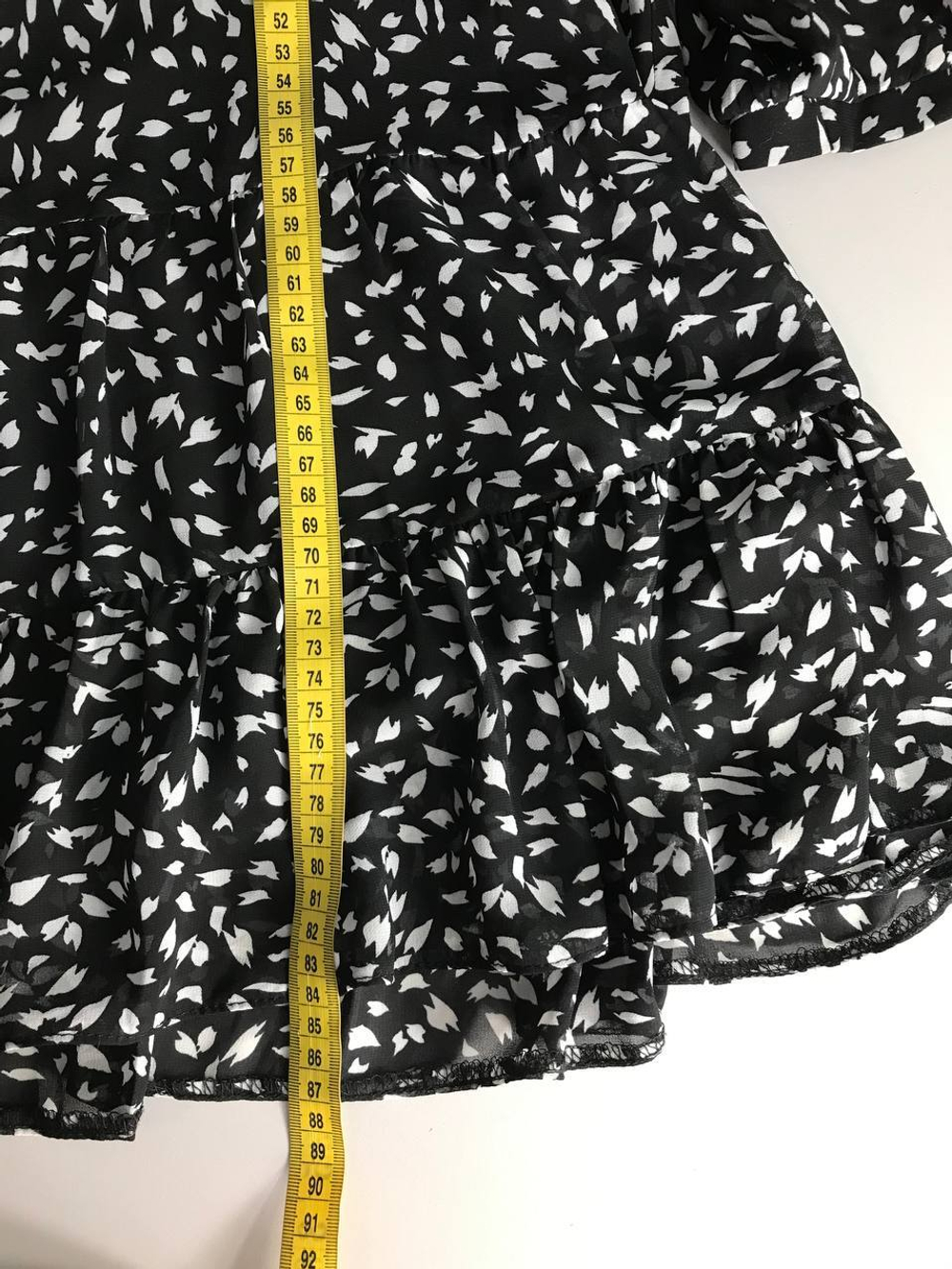 Платье монохромное, визуально на 48 размер