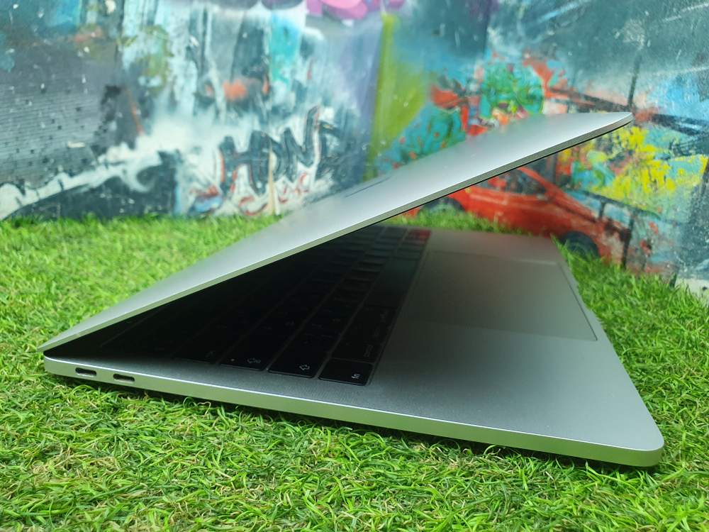 MacBook Pro 13 (2017, два порта Thunderbolt 3) i5/8Gb