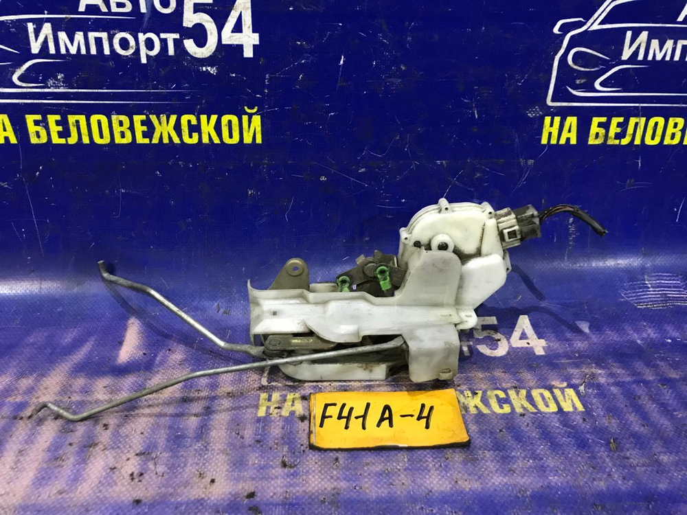 Замок двери передней левой MITSUBISHI DIAMANTE 1997
