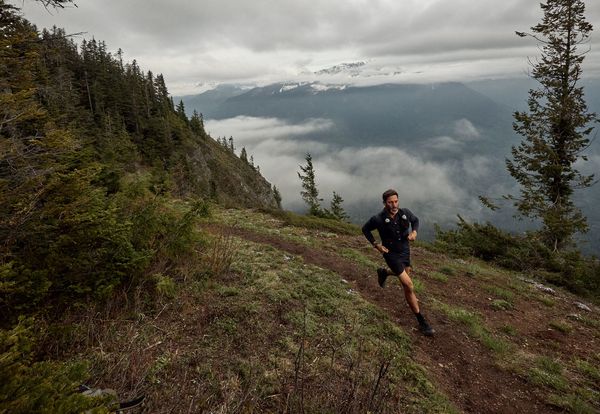 Умные часы из серии Fenix 8 Pro с кожаным ремешком для города и активного отдыха