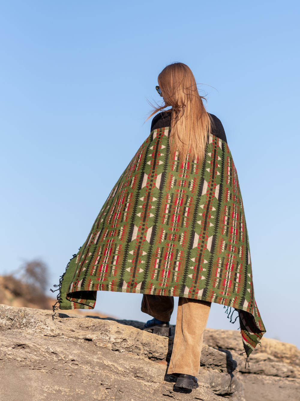 Шарф теплый с индейским орнаментом