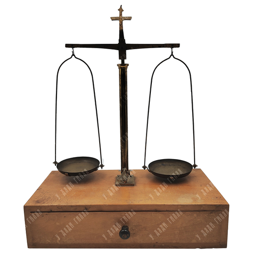 Весы аптечные "W. Woeckel, Leipzig" (с набором гирек ) начало 20 века. Германия.