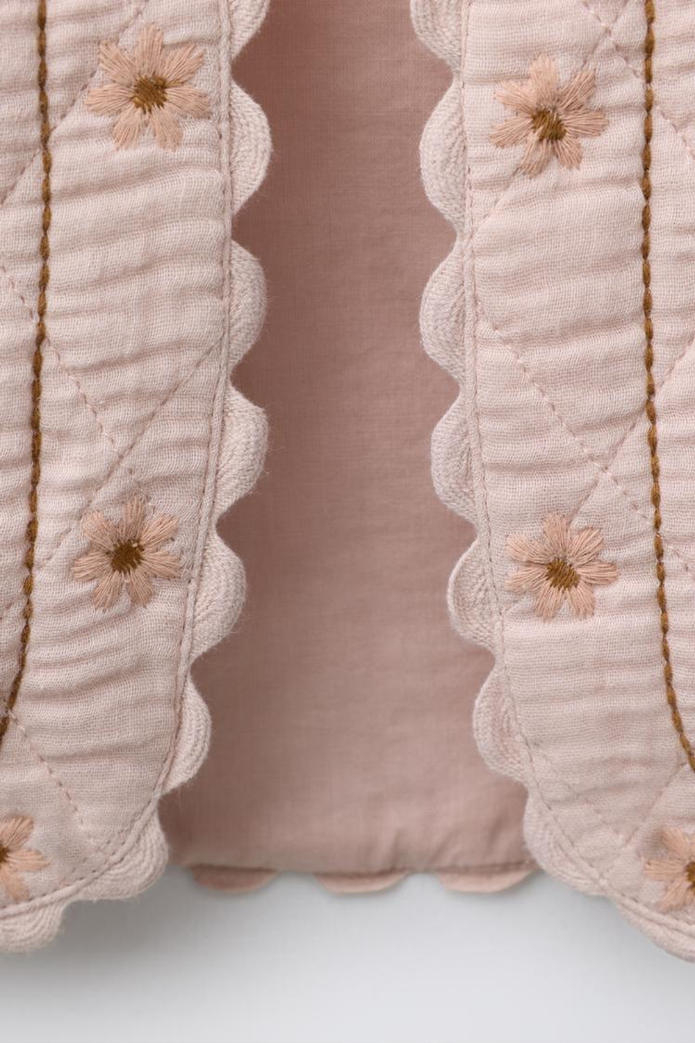 ZARA ЖИЛЕТ С ТЕКСТУРНОЙ ВЫШИВКОЙ «ЦВЕТЫ», ЦВЕТ РОЗОВОГО ДЕРЕВА