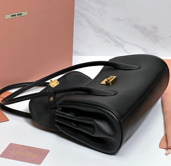 Cумку MIU MIU с двойной ручкой в черном цвете