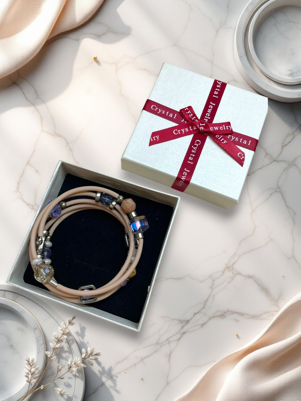 Браслет с бусинами гибкий бежевый