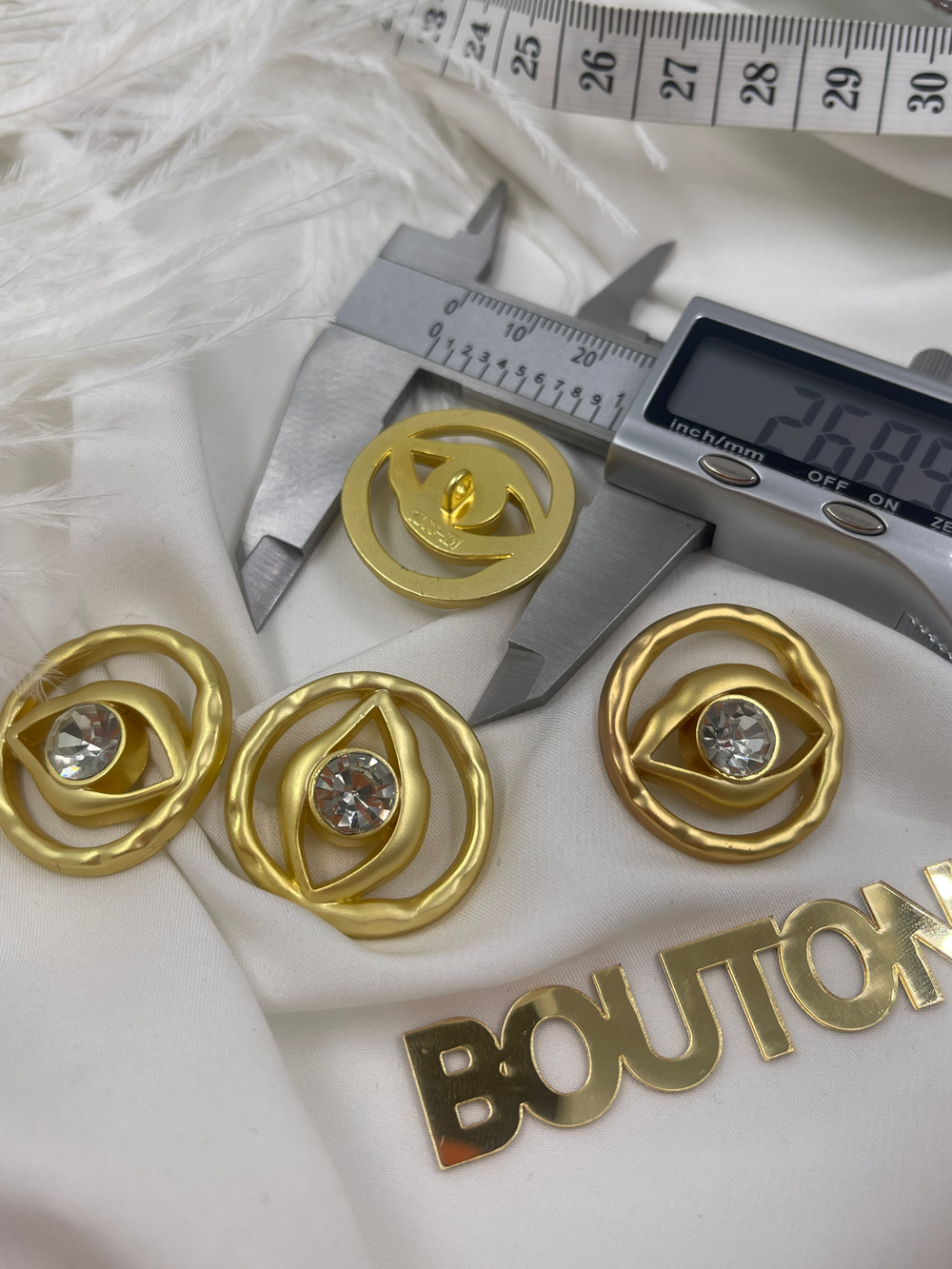 Пуговицы Скиапар. матовое светлое золото "Глаз" со стразом