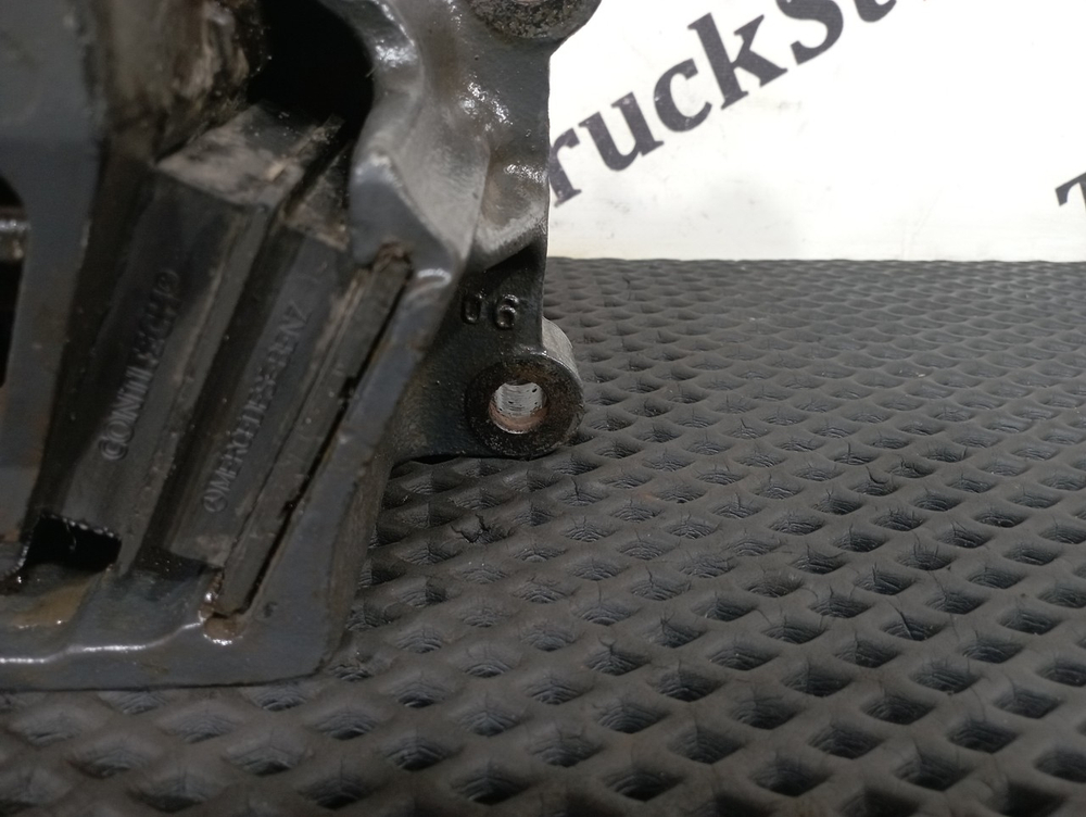 Подушка двигателя задняя