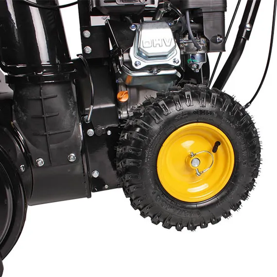 Бензиновый снегоуборщик &quot;CHAMPION&quot; ST661