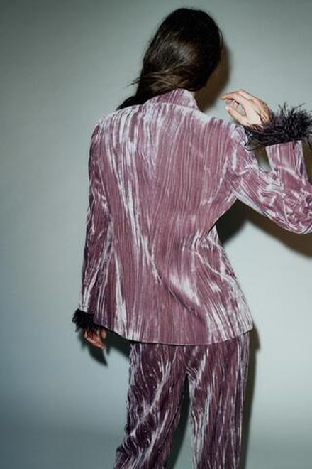 ZARA БЛЕЙЗЕР ИЗ БАРХАТА С ПЕРЬЯМИ, ЦВЕТ МАЛЬВЫ