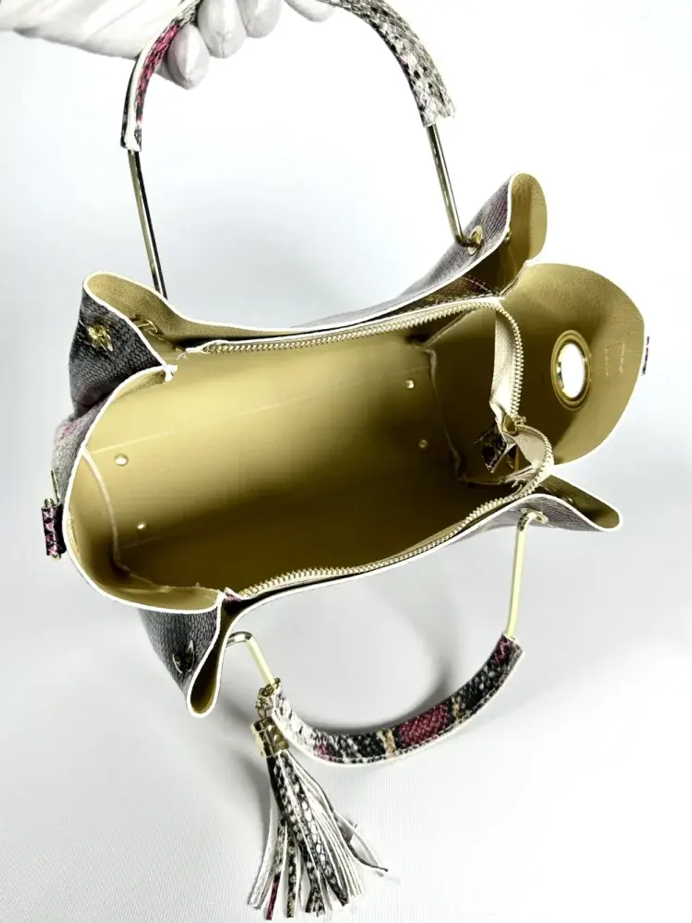 Женская розово-коричневая сумка из натуральной кожи с тиснением питон