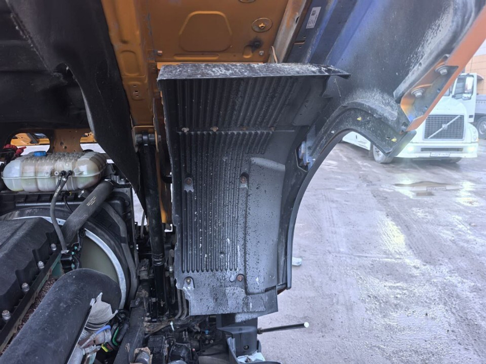 Крыло переднее правое передняя часть