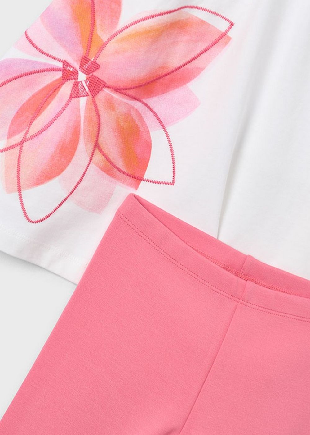 футболка с леггинсами