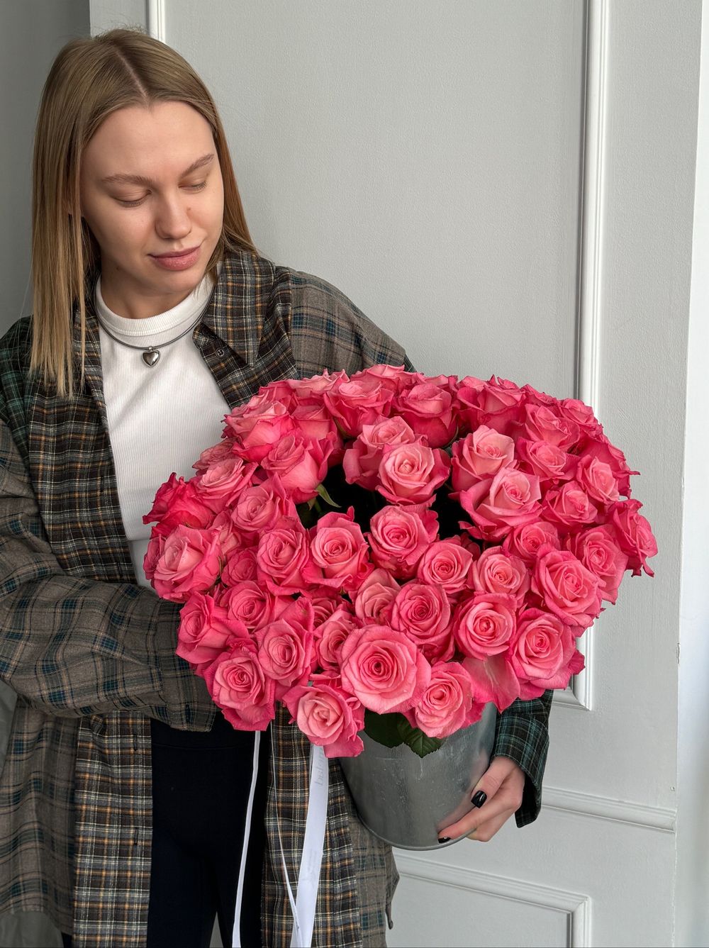 Роза ярко розовая