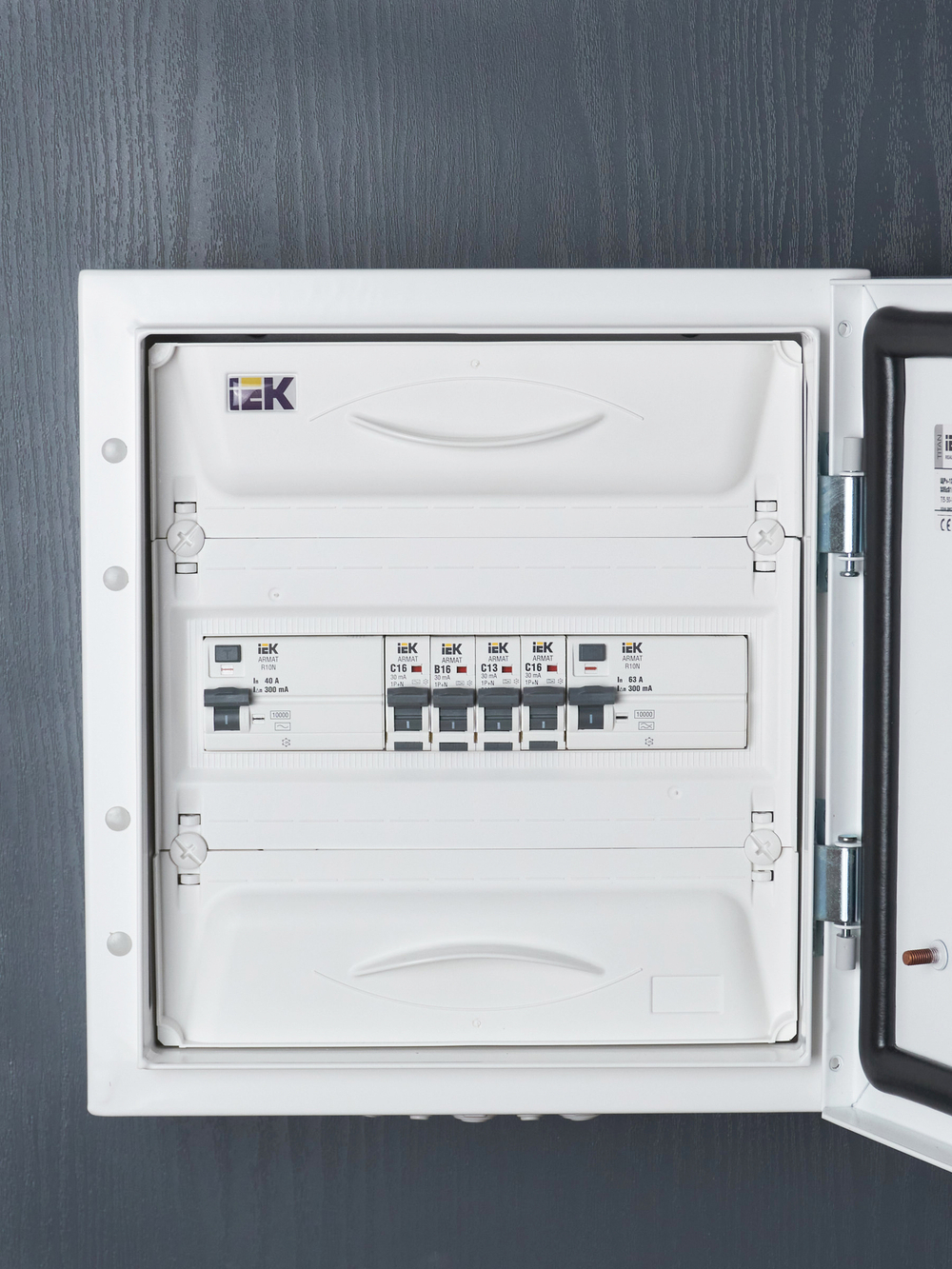 ARMAT Автоматический выключатель дифференциального тока B06S 1P+NP C16 30мА тип AC (18мм) IEK