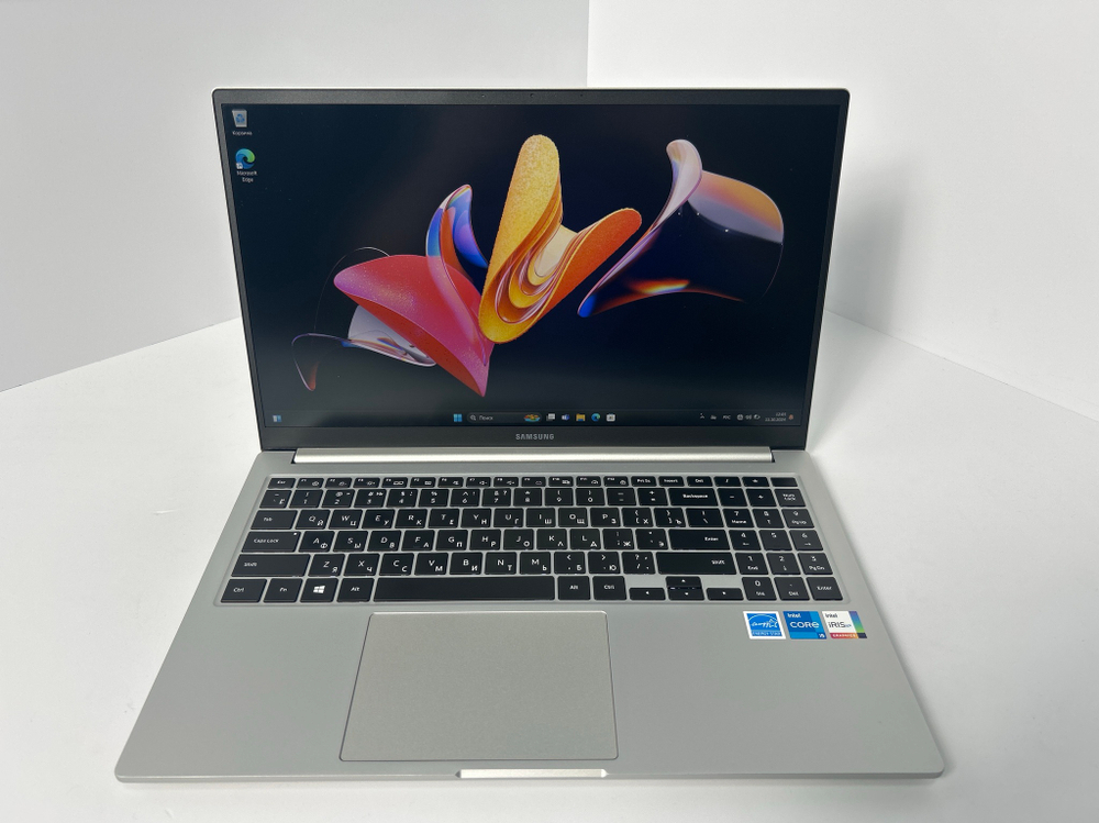Ноутбук Samsung Galaxy book NP750 (NP750XDA-KD1US) 15.6"/Intel Core i5 1135G7/RAM 8GB/SSD 256 GB/Intel Iris Xe graphics/1920х1080/IPS/Windows 10/Подсветка кл-ры: нет/серебристый. Состояние: B2