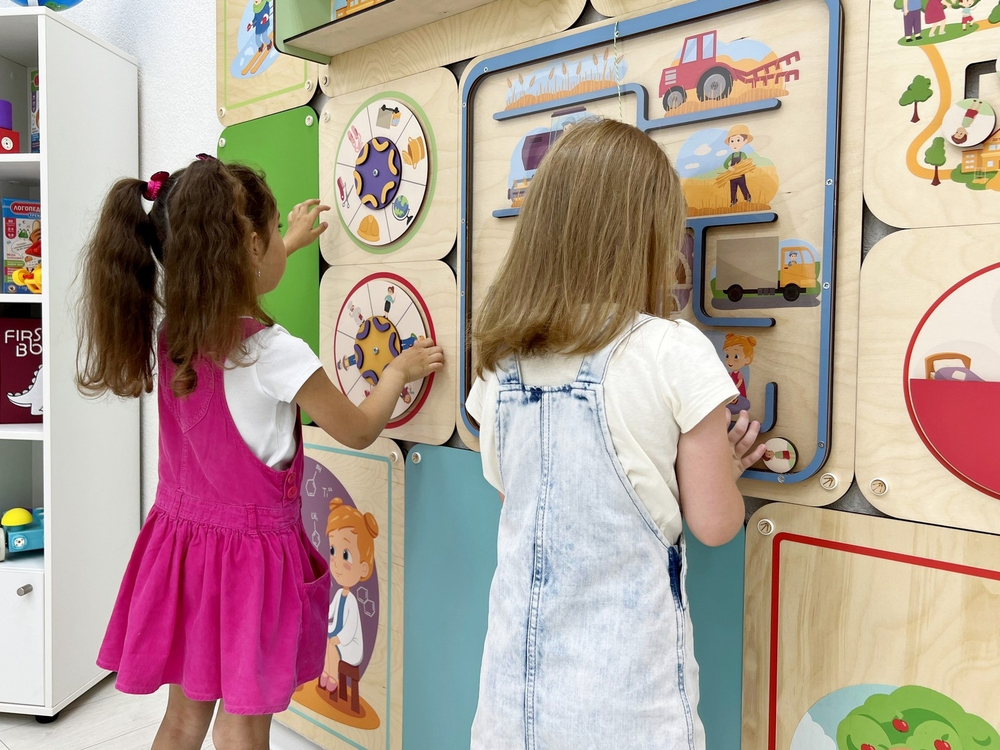 Дидактическая настенная панель Все профессии важны