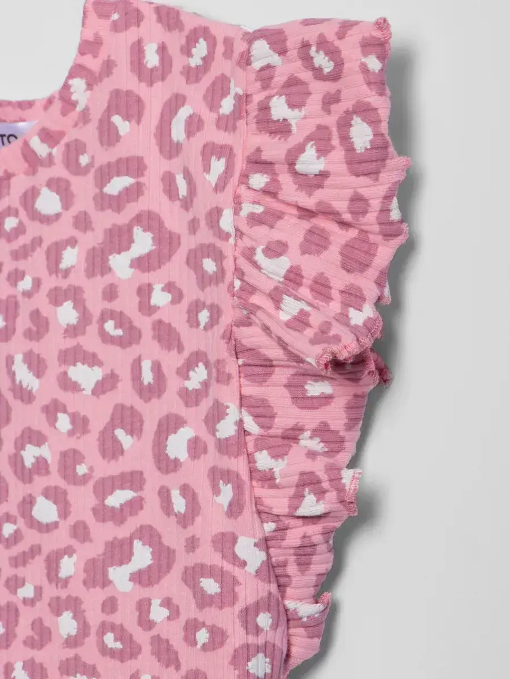 Розовый костюм для девочки с юбкой на лето