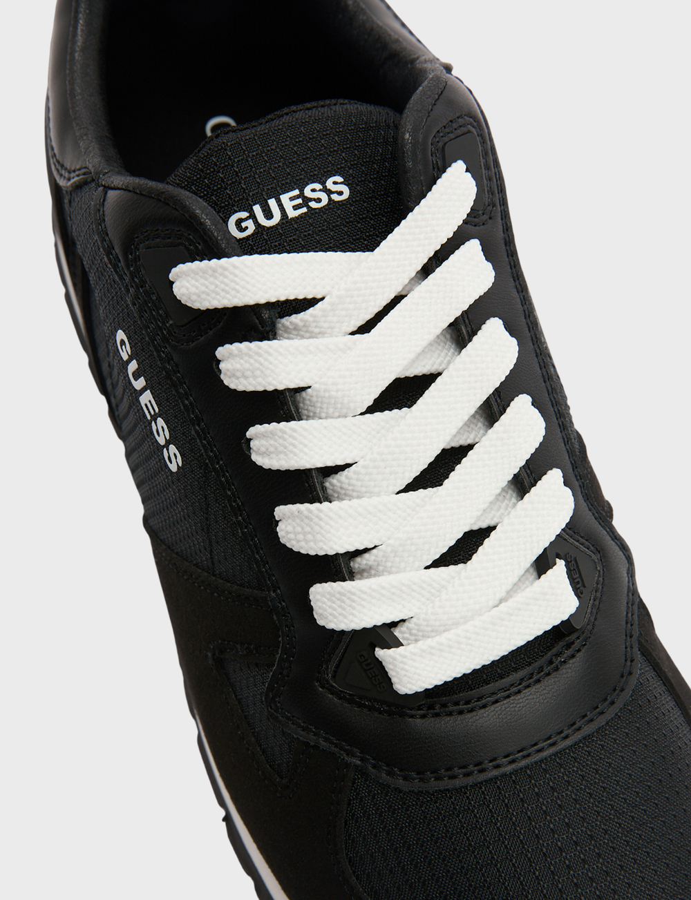 Кроссовки GUESS