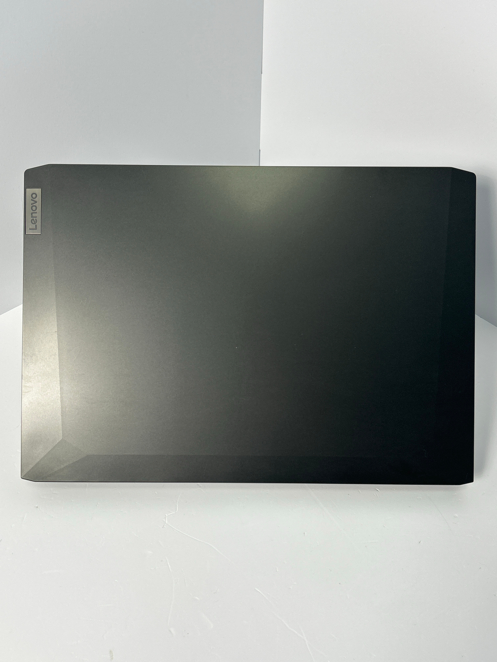 Ноутбук Lenovo IdeaPad Gaming 3 15ACH6 (82K201D1RK) 15.6"/AMD Ryzen 5 5600H/RAM 8GB/SSD 256GB/Nvidia RTX3050 4GB/1920*1080/IPS/DOS/Подсветка кл-ры: LED/Черный. Состояние: Уценка/Большой след. на матрице от клавиатуры/ потертости на тачпаде