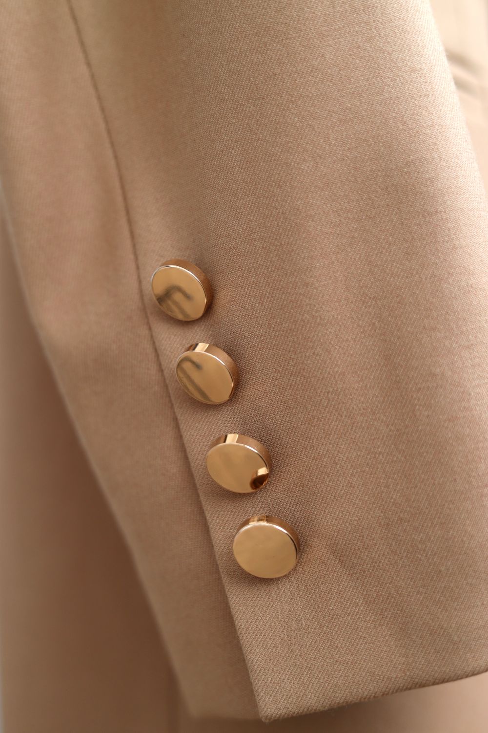 Пиджак без лацканов бежевый