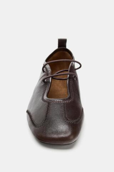 ZARA КОЖАНЫЕ БАЛЕТКИ СО ШНУРОВКОЙ, КОРИЧНЕВЫЙ