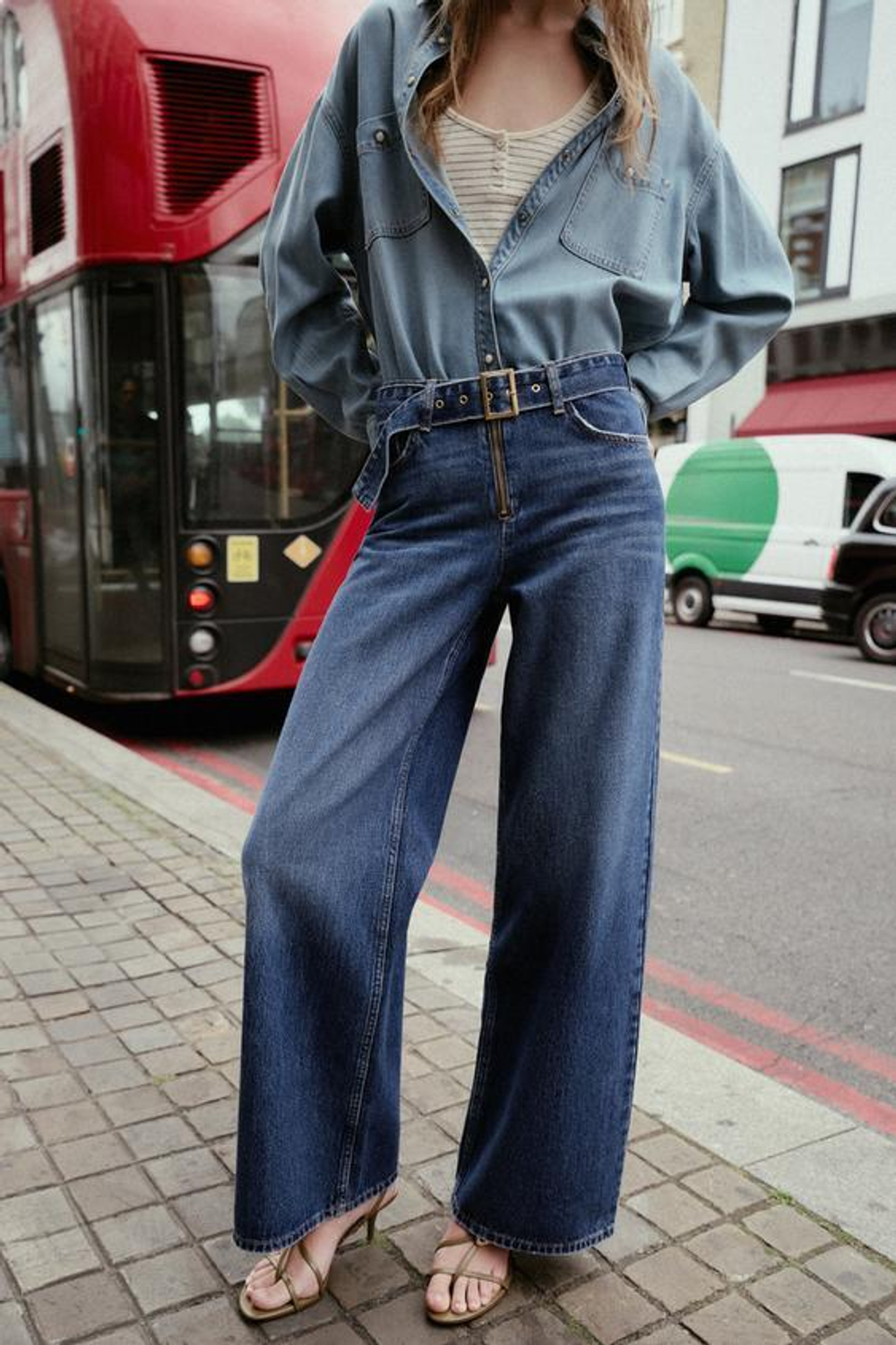 ZARA ДЖИНСЫ WIDE-LEG СО СРЕДНЕЙ ПОСАДКОЙ И ПОЯСОМ, ВЫЦВЕТШИЙ СИНИЙ