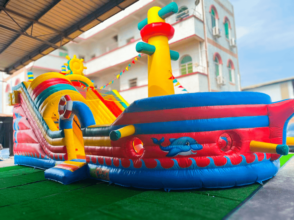 Большой надувной батут-горка «Корабль флибустьеров 2» 12*6*6 м