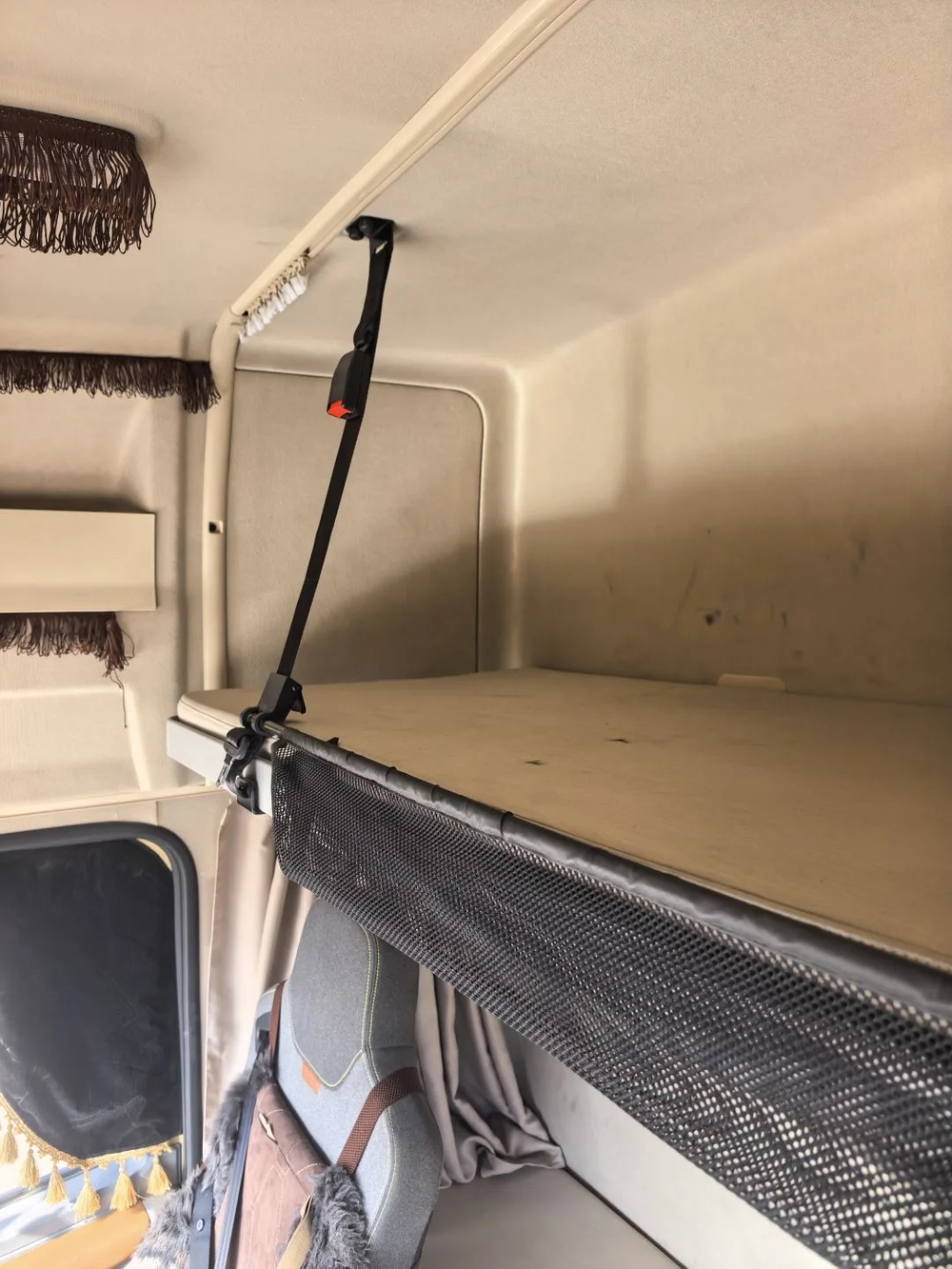 Shacman (Shaanxi) SX* 6x4 Седельный тягач SX42584V324 (Дизельный, 11,6 л, 423 л.с., МТ)