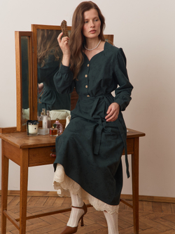 Платье с вырезом-сердечко