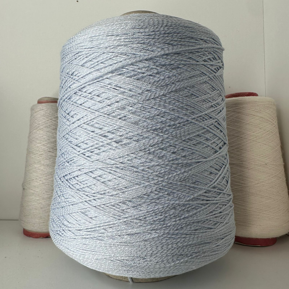 SWITCH - lineapiu'; 34% хлопок, 32% вискоза, 34% п/а; 470м/100гр; col. MC305, цвет: очень бледная лаванда Есть мал. бобинка 132гр.