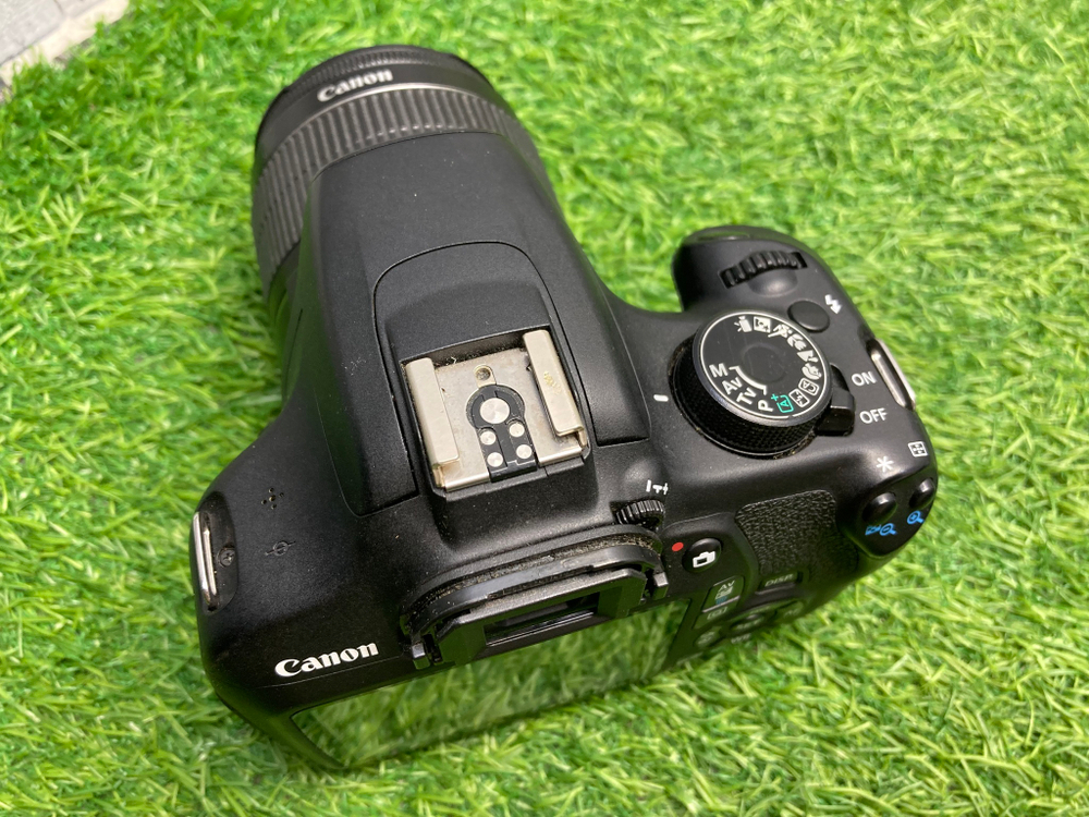 Canon 1200D kit 18-55mm 3.5-5.6 III 64.100 кадров