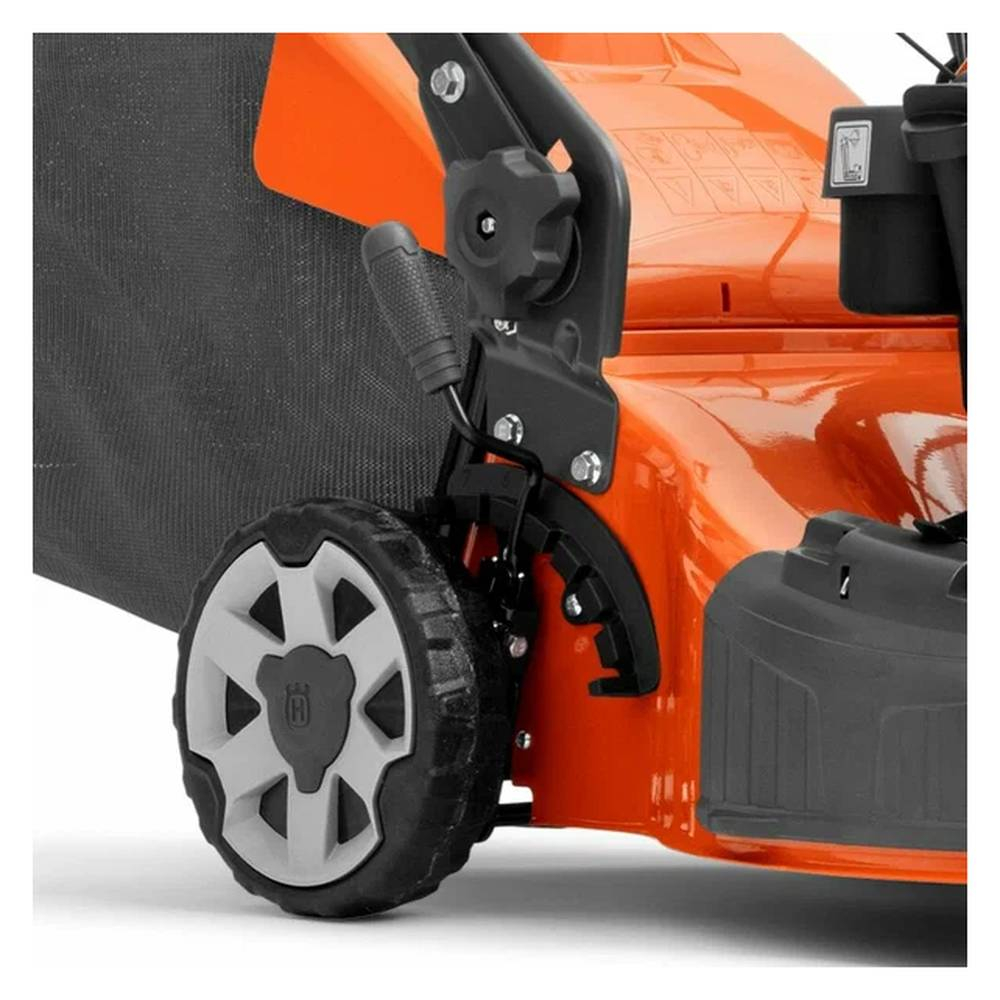 Бензиновая газонокосилка Husqvarna LC 151S