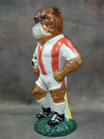 Статуэтка. Фарфор. Собака Бульдог футболист. Англия