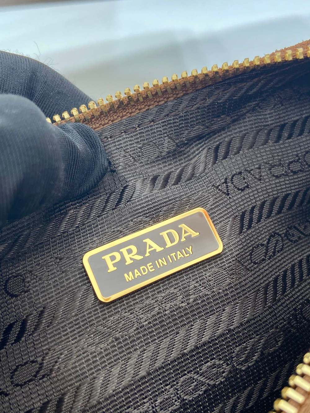 Prada Re-Edition Mini Bag 22 cm