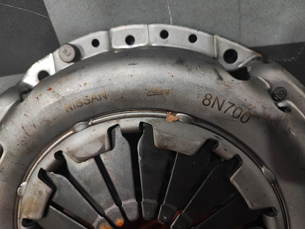 Корзина сцепления Almera Classic (B10), Pulsar (N16)  Новое Оригинал 302108n700