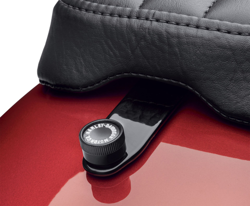 10500093 Винт стальной с круглой головкой для крепления сиденья, 8 мм, сталь, в комплекте с пластиковой шайбой и самоклеящейся вставкой с логотипом