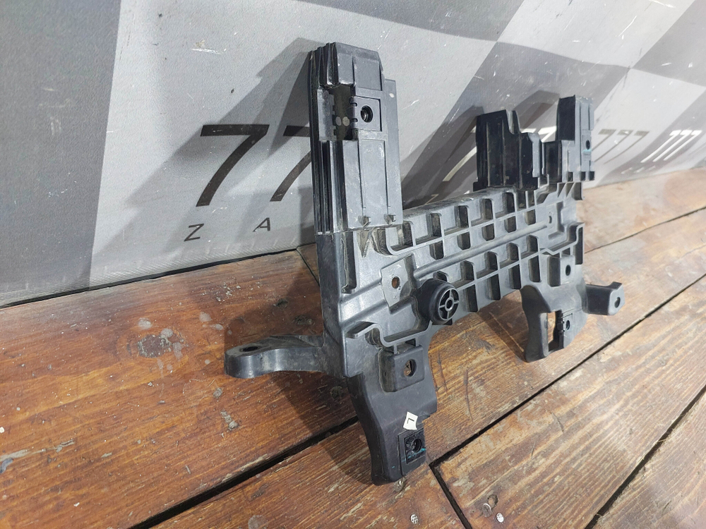 Кронштейн решетки радиатора левый Haval Jolion 21-нв Б/У Оригинал 5509117XST01A