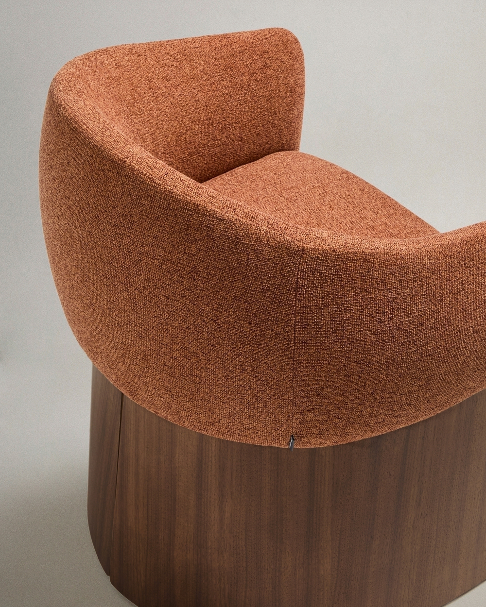 Стул Bosca из терракотовой синели и шпона ореха