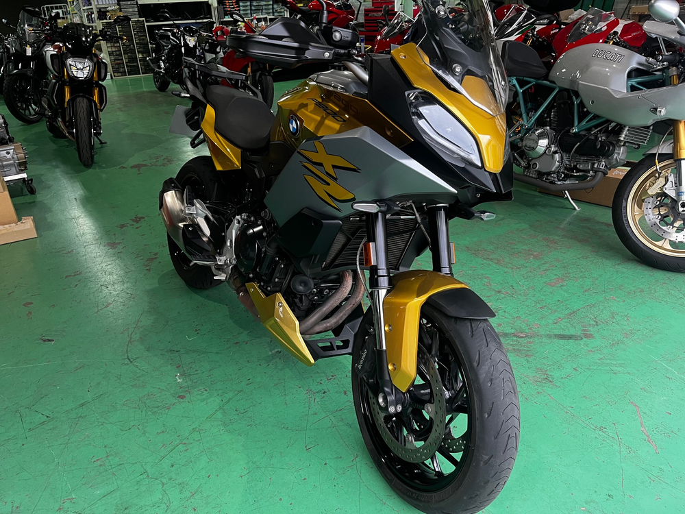 BMW F900XR