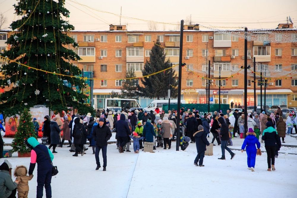 Светодинамическая елка ствольная - встроенная гирлянда: Холодный свет - "Таежная" от 11 до 21 м