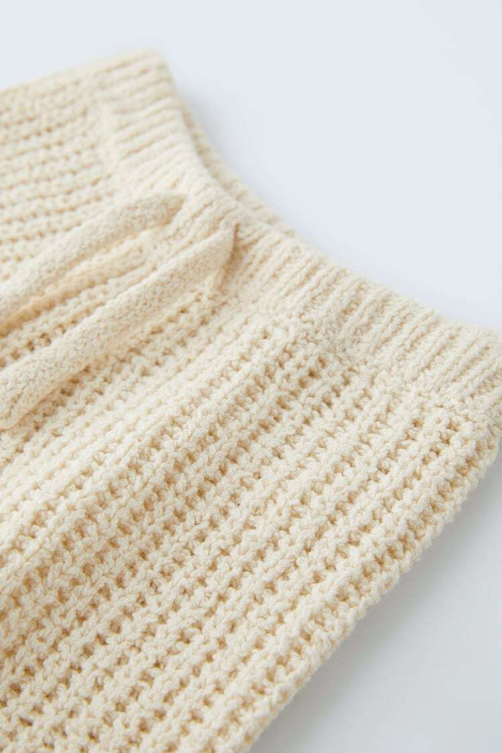 ZARA ТРИКОТАЖНЫЕ ШОРТЫ-БЕРМУДЫ, ЭКРЮ