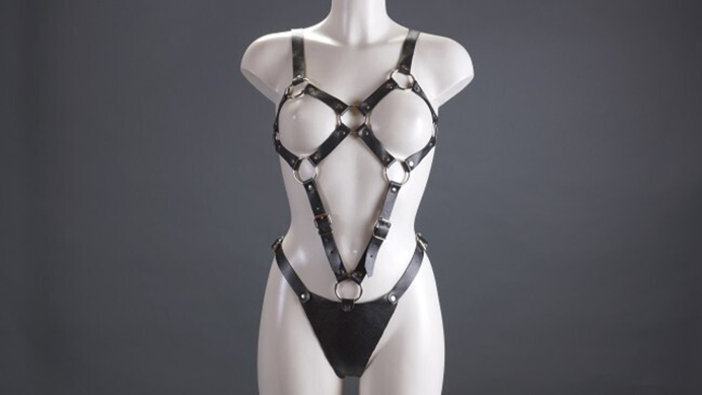 Кожаное боди в стиле БДСМ (Цвет: черный с серебряным)