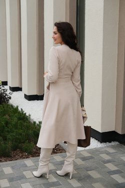 Платье жемчужно-бежевое из микровельвета